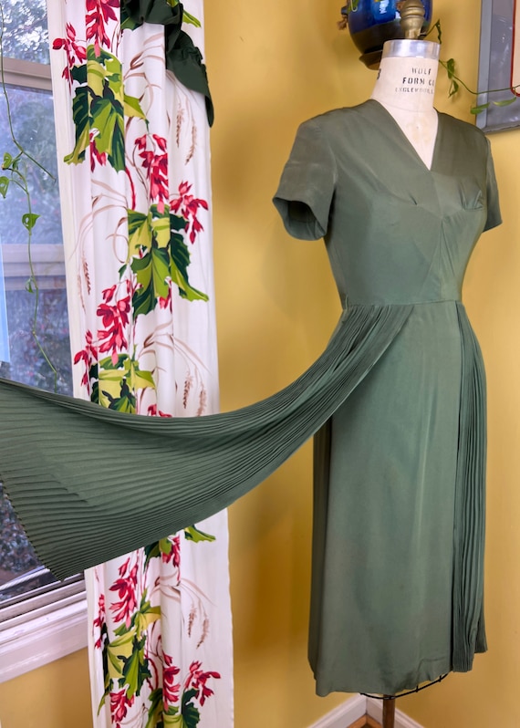 vintage 1940s dress // muted sage green rayon 40s… - image 2