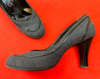 vintage 1950s heels // grey + black striped wool early 50s babydolls // rounded toe + chunky heel // size 8.5