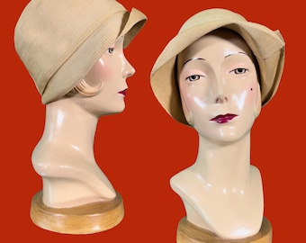 antique 1920s hat // sporty finely woven natural straw over-the-ears deco 20s cloche // panama-style weave // size 21