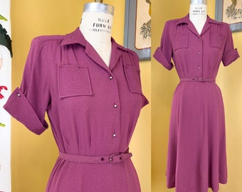 robe vintage des années 40//robe-chemise à taille boutonnée en crêpe de rayonne rose mauve chiné des années 40//texture trapunto + ceinture assortie//27" taille