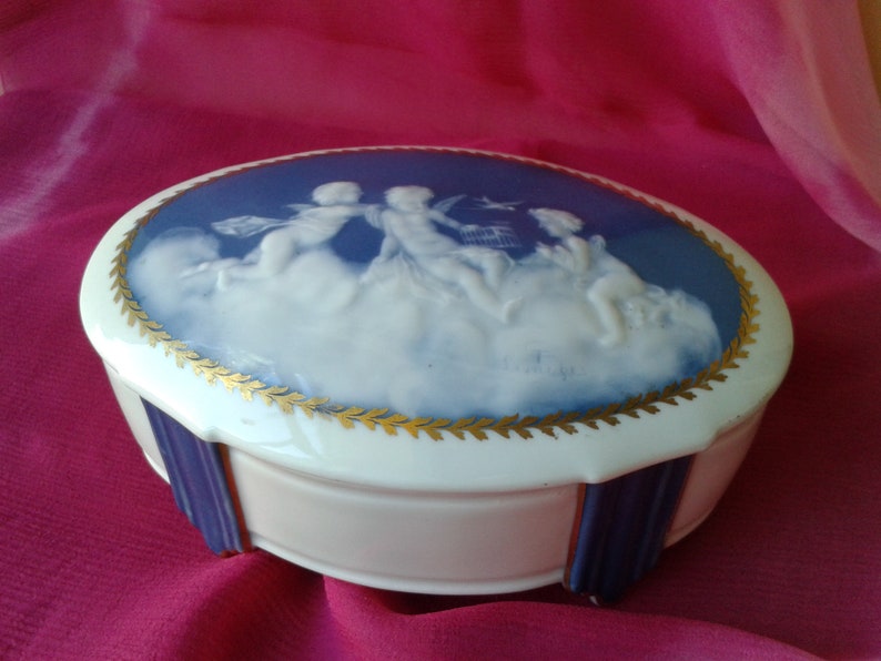 Art Deco porcelain box of Limoges