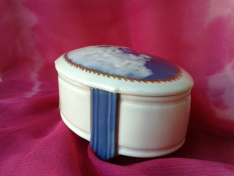 Art Deco porcelain box of Limoges