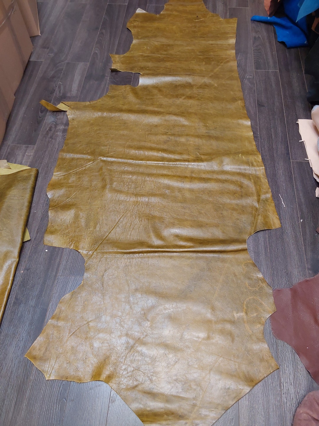 NAT Leathers 18.5-19.25 Sq. Ft Green Cowhide Skin Distressed 3 Oz Craft ...