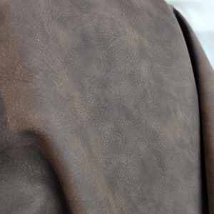 Cafe Brown Tumbled Nubuck 2 Ton {Peta-Approved} Vegan Kunstleder Handtasche Polsterung 0,9 mm PU-Gewebe 135,5 cm breit geschnittene Masse NAT Leathers ™