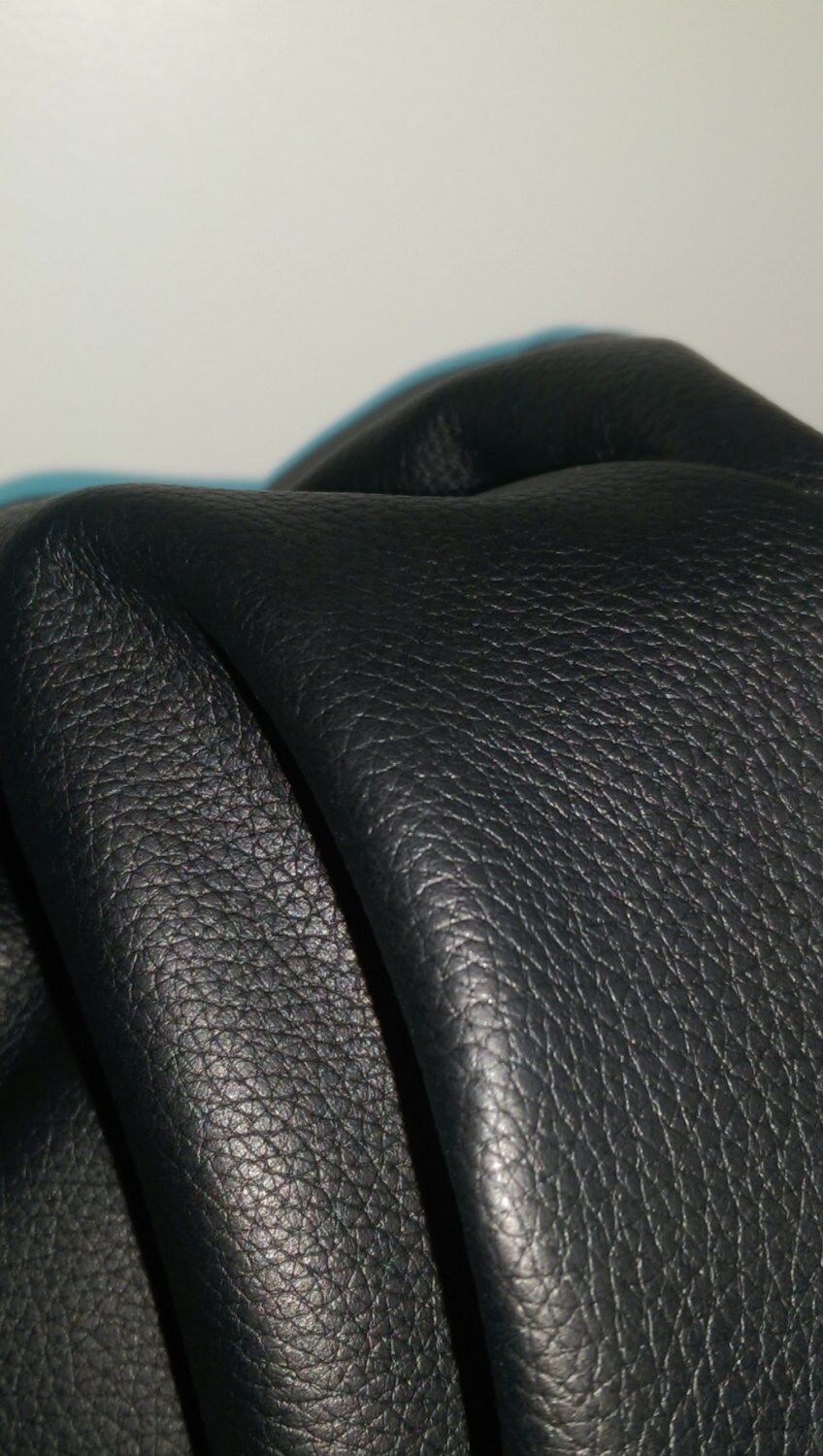 Special Price Black pebble grain 10 sq.ft full skin 2.5 oz Genuine