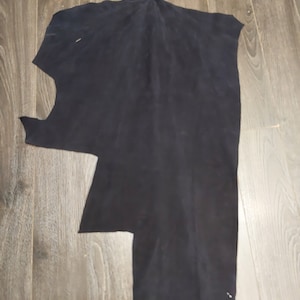 Cow suede navy blue 3 oz., soft craft, flexible Nat Leathers, 18 x 30 in.