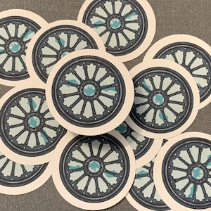 Belfortvenster met Bat Shadow-stickers, geïnspireerd door Gotham Knights