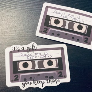 Les 13 meilleurs stickers Zepp Traxx de Dean, disponibles avec et sans citation, sticker inspiré du surnaturel, Dean Winchester, Castiel, Destiel
