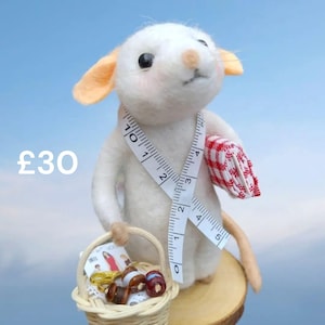 Souris avec kit de couture, souris feutrée, cadeau pour couturière, cadeau de départ, présentoir de salle de couture, artisanat de la vallée dorée.