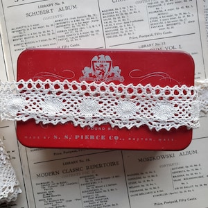 Vintage 1 1/2&quot; Cotton Cluny Lace Trim