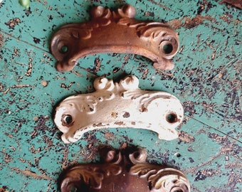 One Antique Bin Pull