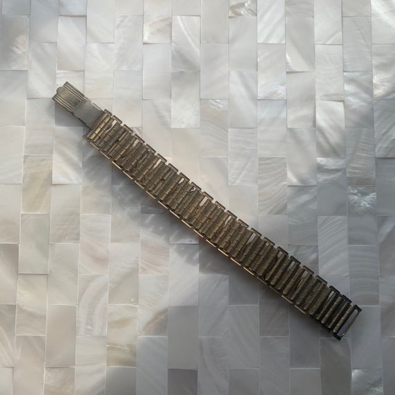 Pink cabuchon statement bracelet - image 5