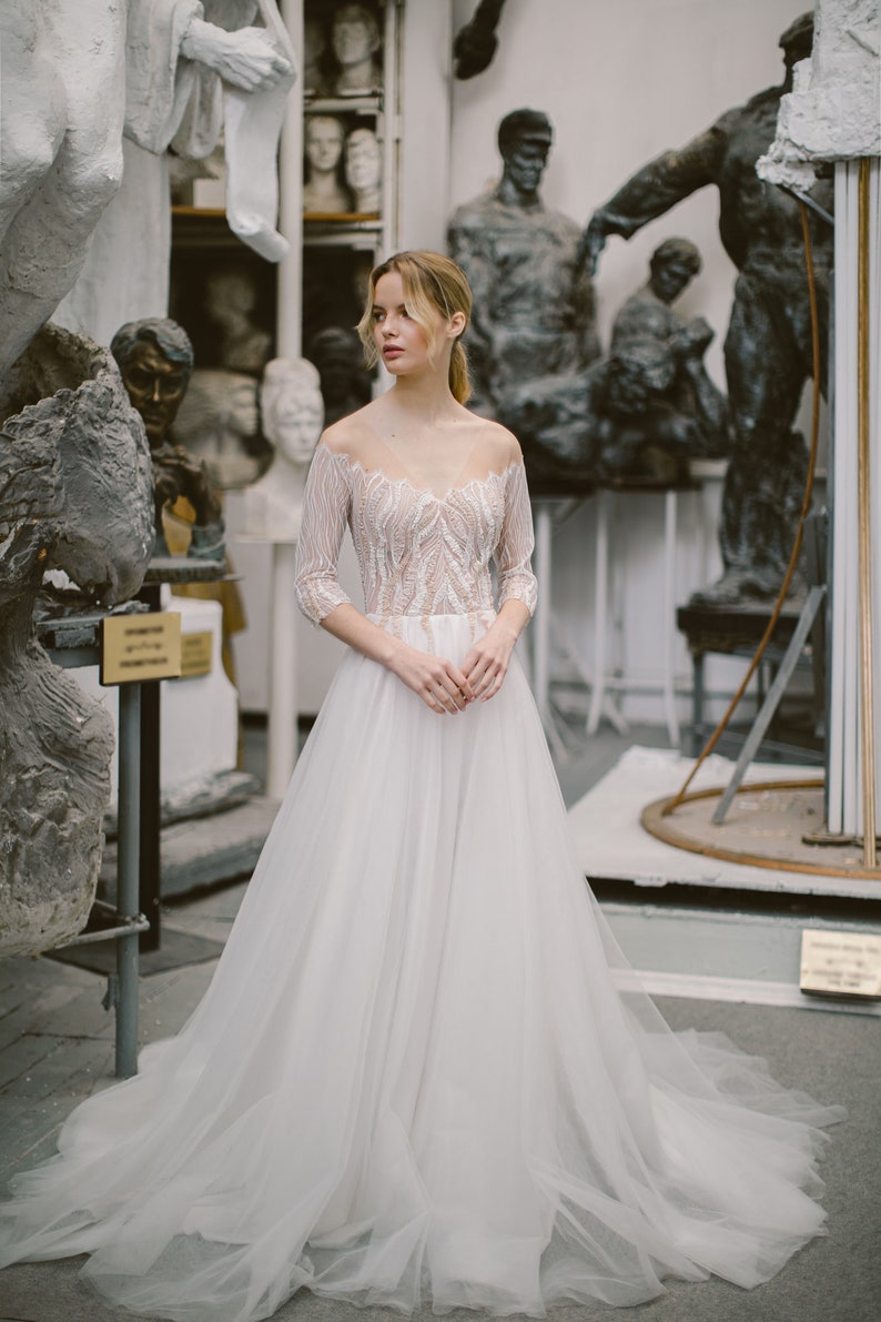 Ivory tulle and lace wedding dress // Minute Before the image 3