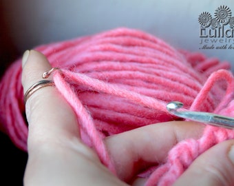 Pierścień do robienia na drutach- Pierścień do szydełkowania- Pierścień do prowadzenia włóczki- miedź- ręcznie robiony