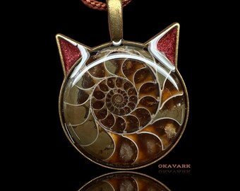Kitten pendant necklace / ammonite fossil pendant