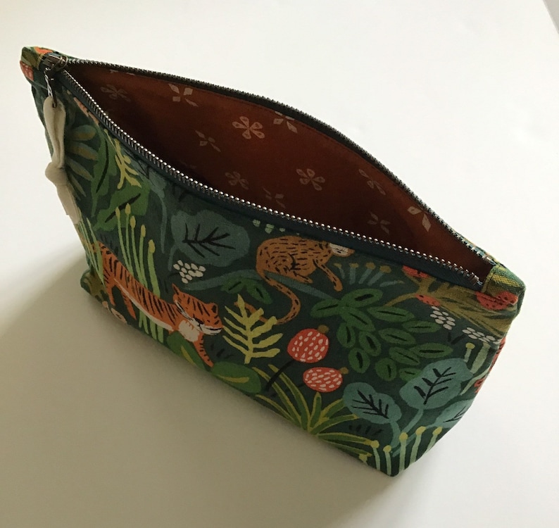 Medium pouch green leaf jungle print cotton and linen exterior cotton interfacing cotton lining