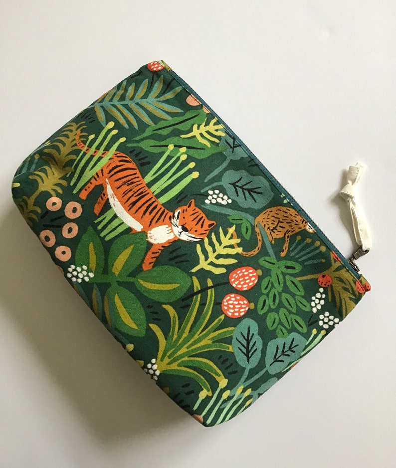 Medium pouch green leaf jungle print cotton and linen exterior cotton interfacing cotton lining