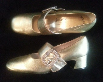 Vintage  Mid Century 1960s Gold Evening Shoes Rhinestone Buckle Pumps Size 7