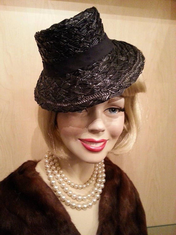 Vintage 1930s /1940s Hat Navy Veil Straw Perch, Ti