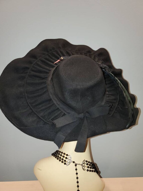 40's Wool Felt Ruffled Cartwheel Hat With Feather… - image 4