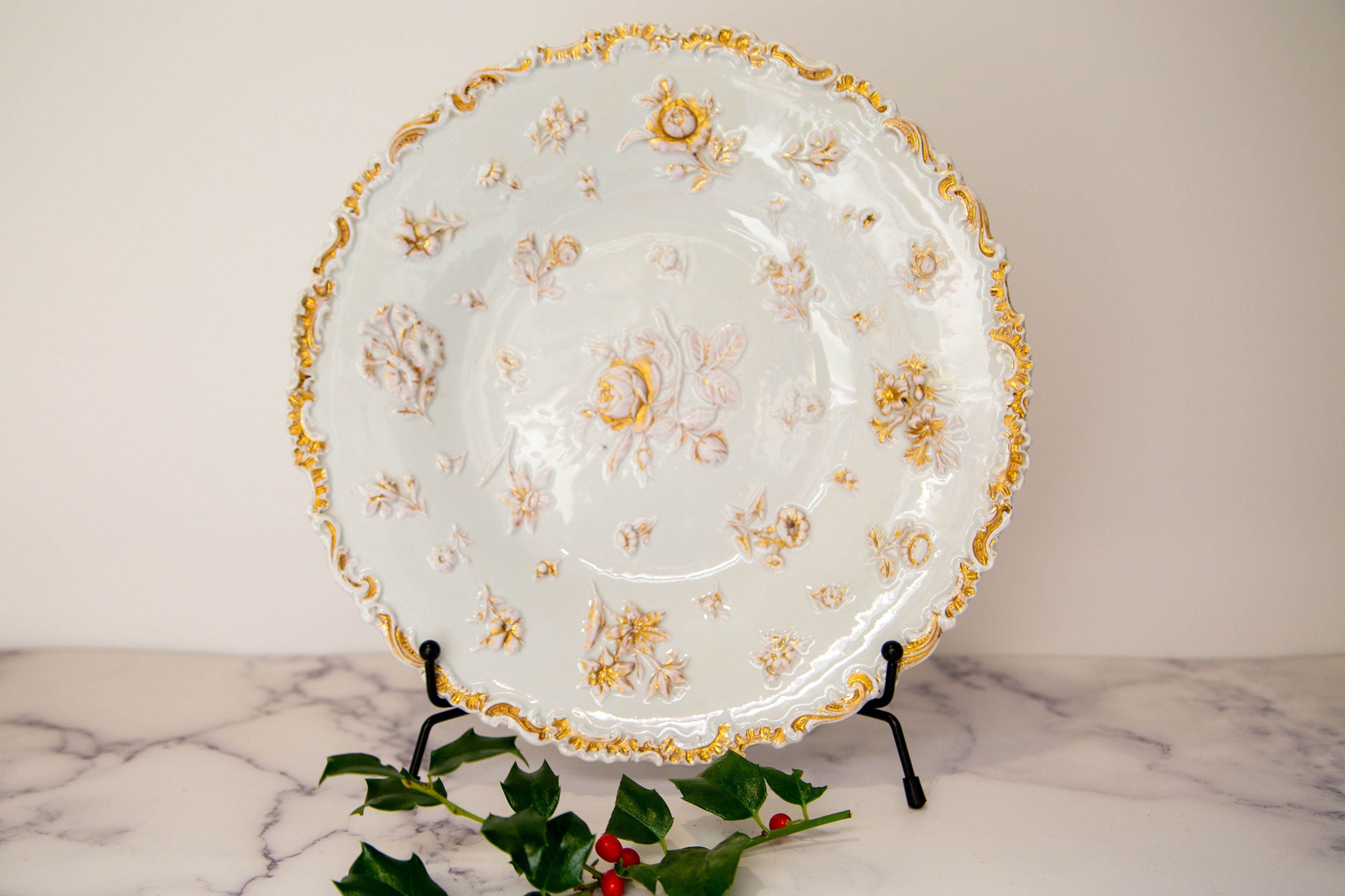 アンティーク マイセン磁器 白と金のテクスチャプレート 直径11インチ