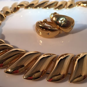 Napier choker gold tone waves and vintage clip on earrings to pair!