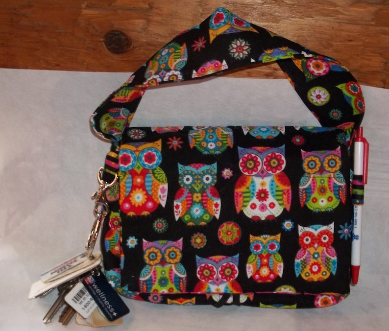 Wise Owl Coupon Organizer Tote Bag Quilted Sorts Coupons with Key and Pen Holder 7/' /'x 9 X 2 wide Colorful Owls lines with stripes