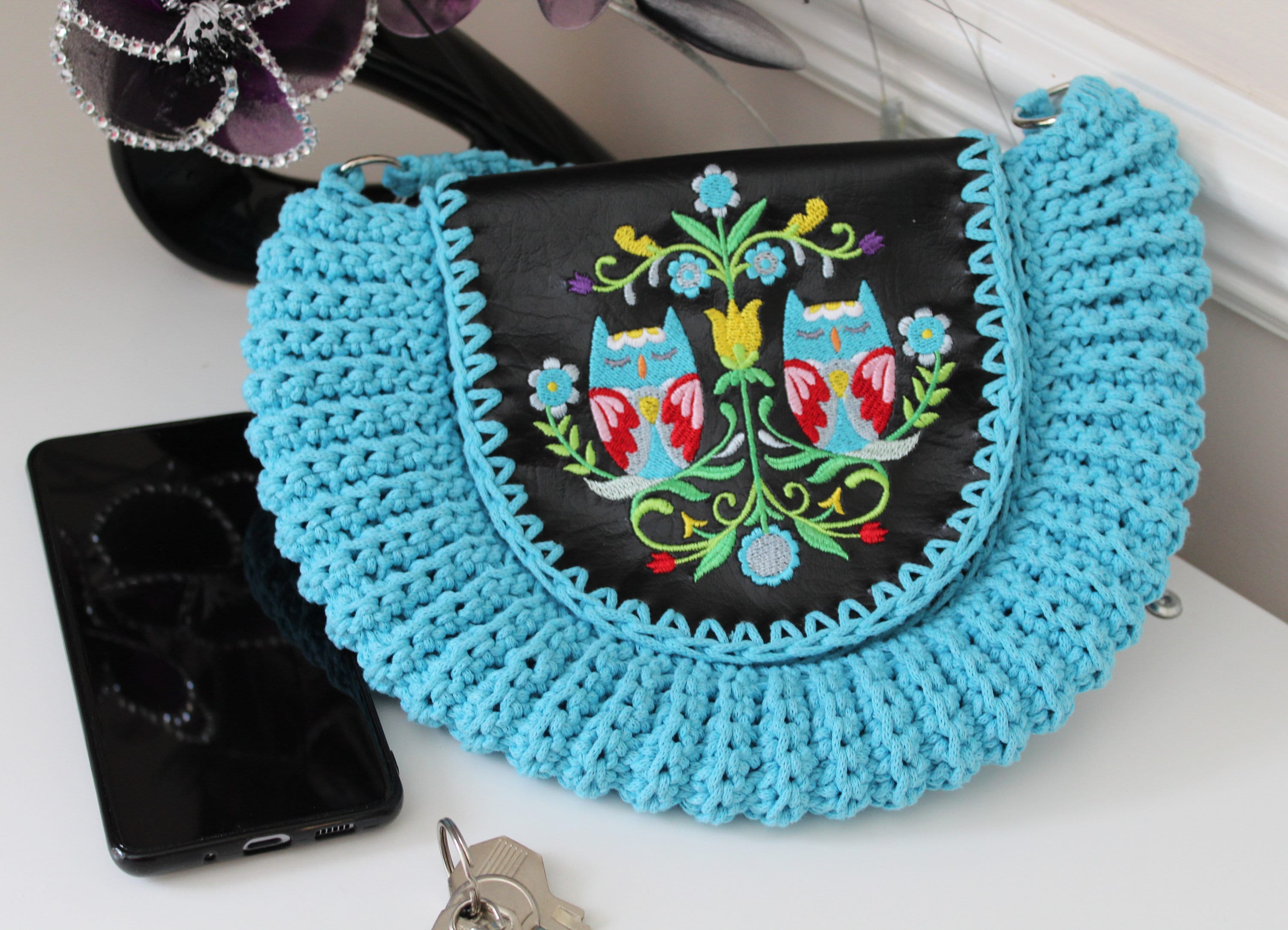Folk owl Embroidered Shell Shoulder strap bag