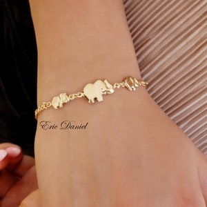 Yellow Gold-Filled Elephant Family Bracelet, Mother Elephant With Babies, Good Luck Bracelet with Figaro Chain, Maternal Love Bracelet.