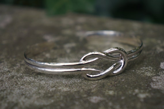 Vintage 18kt Yellow Gold Love Knot Bangle Bracelet