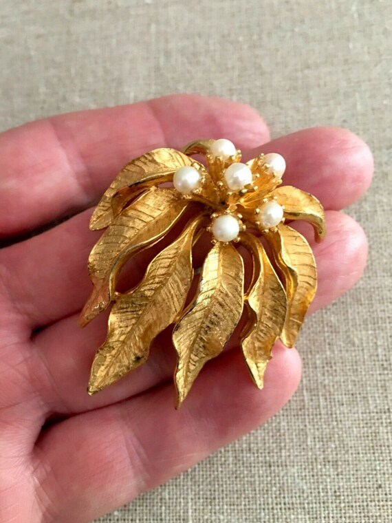 Dramatic DE MARIO BROOCH Vintage Pearl Leaves Bro… - image 6