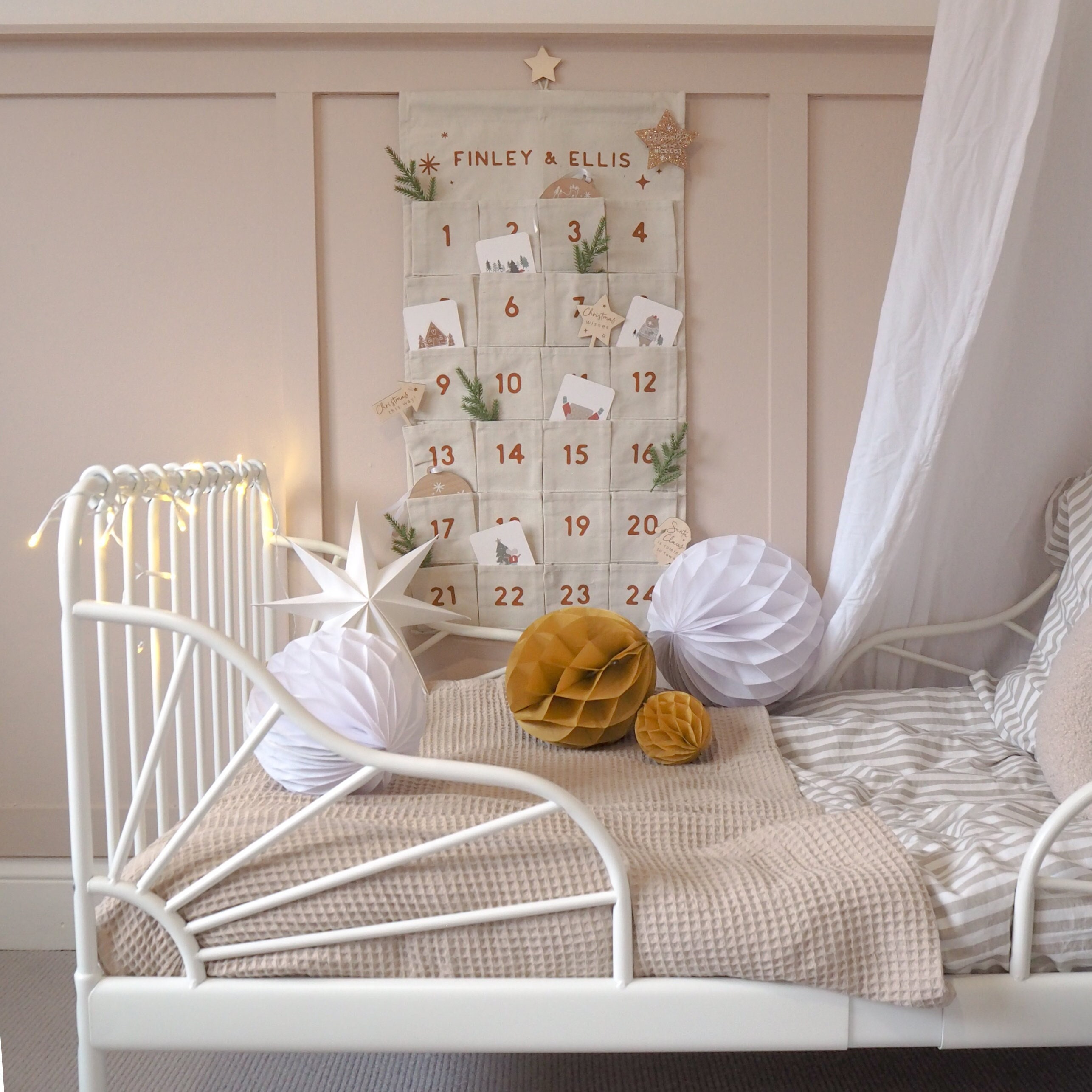 Version audacieuse du calendrier de l'Avent réutilisable en tissu - Peut être personnalisé