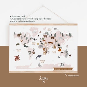 Tierweltkarte in Pink - personalisierbar. Erhältlich mit Holzaufhänger, Größen A4-A1. Auch in anderen Farben erhältlich.