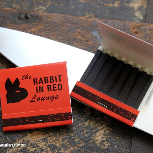 Rabbit In Red Lounge Match Book - Réplica de accesorios de la película de Halloween Michael Myers