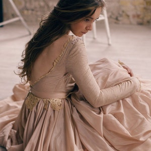 Ball-gown open back wedding dress with lace lining