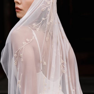 Fingertip wedding veil with floral ornament embroidery