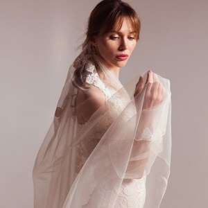 Long tulle wedding veil with embroidery image 5