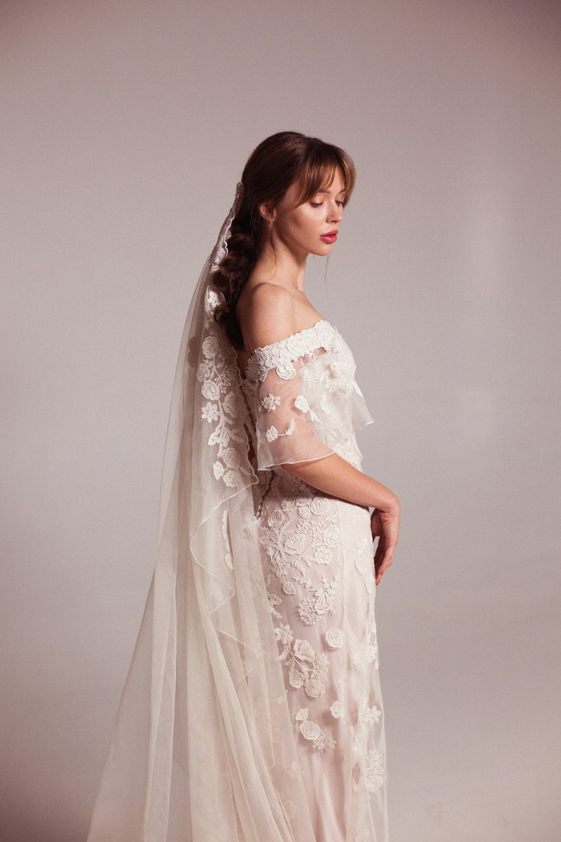 Long tulle wedding veil with embroidery image 1