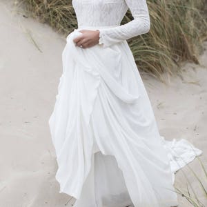 Open-back wedding dress with lace-lined bodice and a flowy skirt image 2