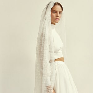 Long lace wedding veil with delicate geometric pattern image 8