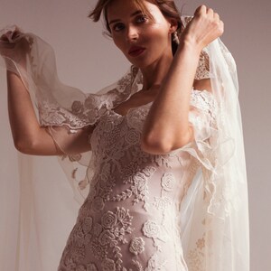 Long tulle wedding veil with embroidery image 8