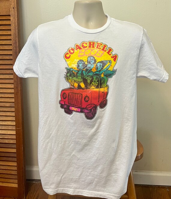 Tシャツ・カットソー SATUR Clash Nostalgia Vintage Graphic Short Sleeve T-Shirt C 2008 Vintage Coachella T Shirt Adult Large Slender or Medium