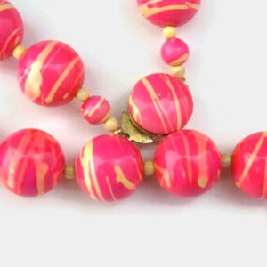 1960&#39;s Hot Pink & Yellow Painted Wood Graduated Strand Necklace 24 inches long - Hong Kong