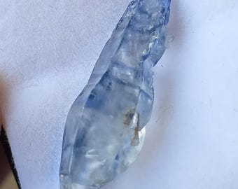 dogtooth sapphire crystal from Sri Lanka 8.9 carats