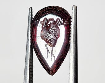1x "web of love" faceted Garnet carving