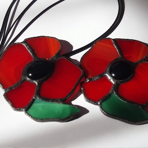 Poppy Floral pendant Stained glass pendant Red flower Gift for her Pendant necklace Red pin Glass flower Birthday gift Mother&#39;s day gift