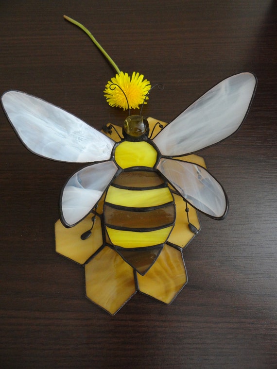 手作りステンドグラスのハチのサンキャッチャー、ハニカム窓飾り