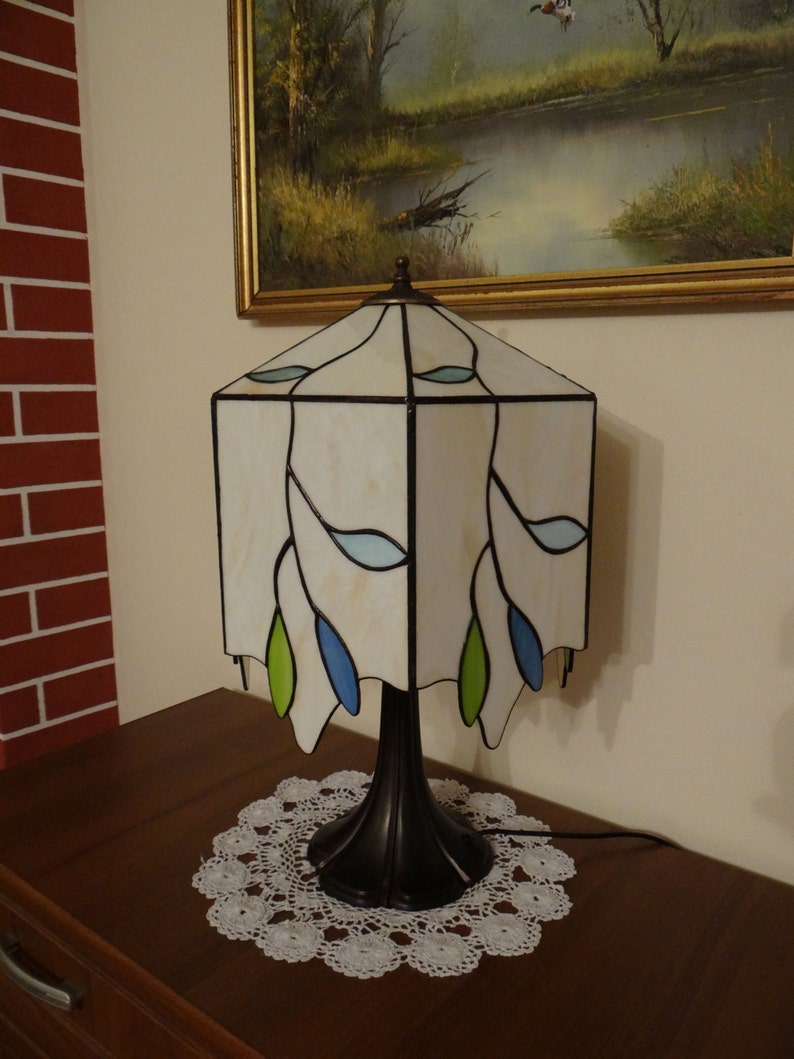 Twig lamp Stained glass lamp Bedside lamp Table lamp Desk lamp Twig and leaves Branches Handmade Custom 6 Panel lamp imagem 10