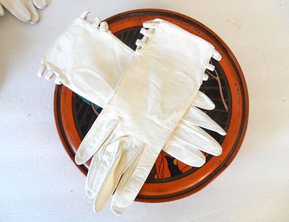 Four Pair of Vintage Women's Gloves ~ Leather or … - image 9