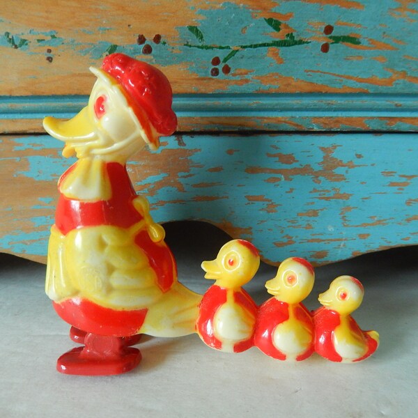 Vintage Anthropomorphic Mama Duck With Ducklings ~ Ramp Walker ~ 1960's Made In USA Toy